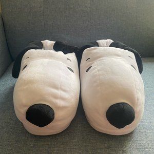 NEW Peanuts Footwarming House Slippers (Snoopy)